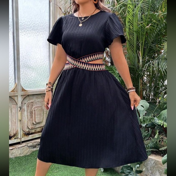 Boho Plus Size Cut Out Waist Short Sleeve Dress Black - Picture 1 of 3